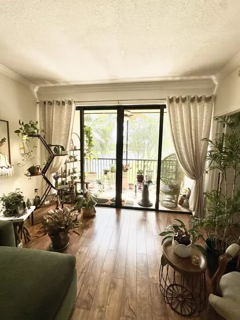 6720 Coral Lake Dr #6720, Margate, FL 33063