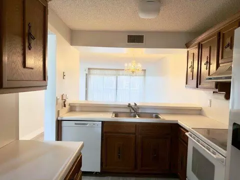 6021 Coral Lake Dr #209, Margate, FL 33063