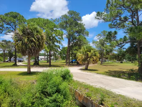 9610 Orange Ave, Fort Pierce, FL 34945