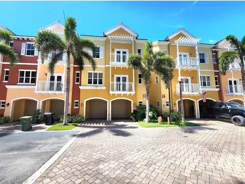 2317 Vintage Dr, Lighthouse Point, FL 33064