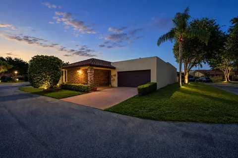 6906 Palmar Ct, Boca Raton, FL 33433
