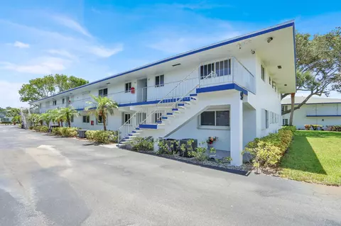 9 Westwood Ave #102B, Tequesta, FL 33469