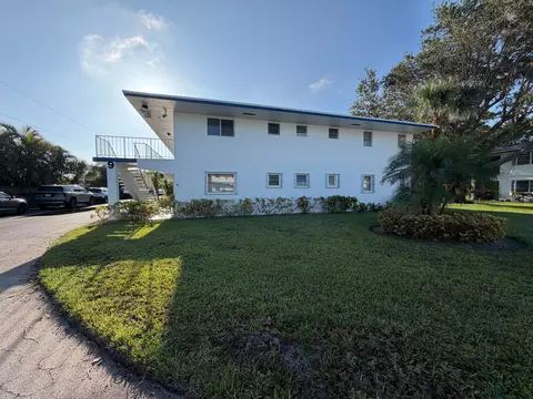9 Westwood Ave #102B, Tequesta, FL 33469