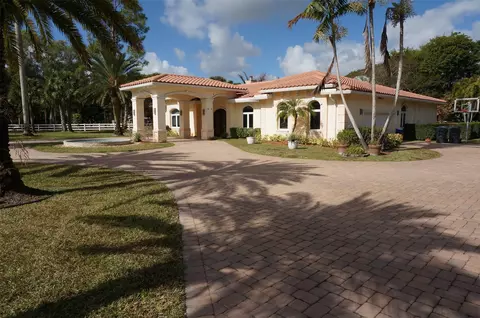 650 E Rambling Dr, Wellington, FL 33414