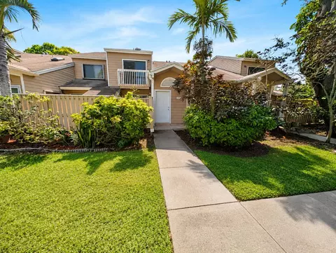 7111 Sportsmans Dr, North Lauderdale, FL 33068