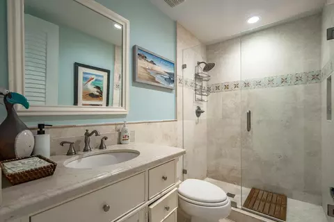 Bath - 4130 NE 31st Ave, Lighthouse Point, FL 33064 photo 9 of 11