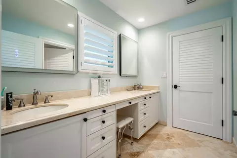 Bath - 4130 NE 31st Ave, Lighthouse Point, FL 33064 photo 10 of 11