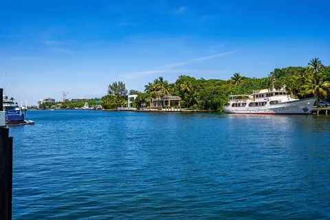 View/Area - 4130 NE 31st Ave, Lighthouse Point, FL 33064 photo 2 of 12