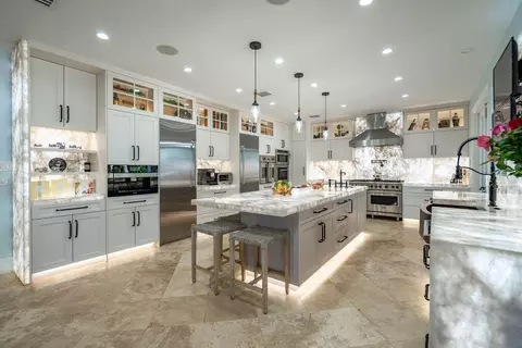 Kitchen - 4130 NE 31st Ave, Lighthouse Point, FL 33064 photo 3 of 12