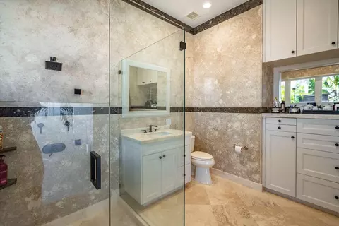 Bath - 4130 NE 31st Ave, Lighthouse Point, FL 33064 photo 7 of 11