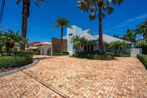 Exterior - 4130 NE 31st Ave, Lighthouse Point, FL 33064 photo 4 of 29