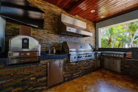 Kitchen - 4130 NE 31st Ave, Lighthouse Point, FL 33064 photo 9 of 12