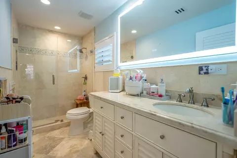 Bath - 4130 NE 31st Ave, Lighthouse Point, FL 33064 photo 11 of 11