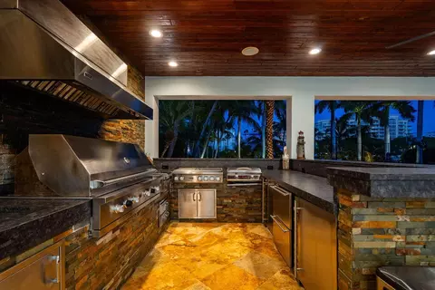Kitchen - 4130 NE 31st Ave, Lighthouse Point, FL 33064 photo 11 of 12