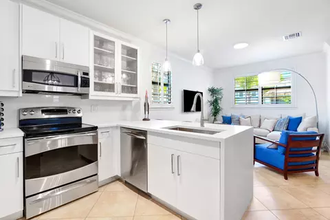 861 S Ocean Blvd, Pompano Beach, FL 33062