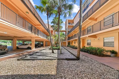 430 Commodore Dr #217, Plantation, FL 33325