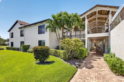 900 Greensward Ln #G110, Delray Beach, FL 33445