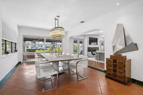 325 Coconut Isle Dr, Fort Lauderdale, FL 33301