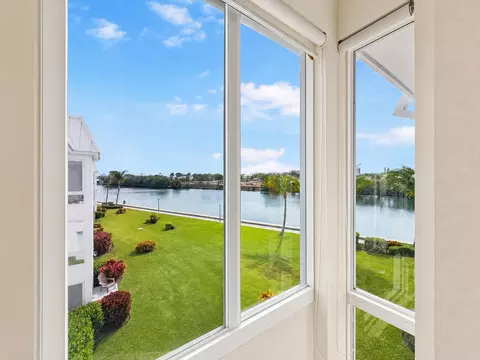 8 Colonial Club Dr #303, Boynton Beach, FL 33435