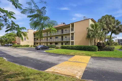 7900 NW 50th St #204, Lauderhill, FL 33351