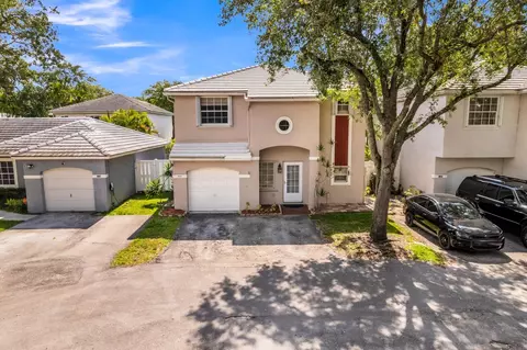 9855 NW 2nd Ct, Plantation, FL 33324
