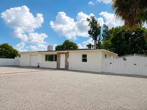 2000 Eagle Dr, West Palm Beach, FL 33409