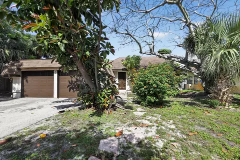 748 Place Chateau, Delray Beach, FL 33445