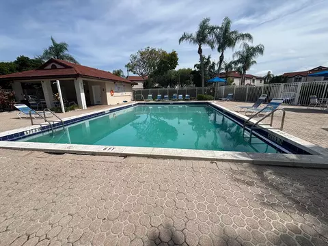 11201 SW 13th St, Pembroke Pines, FL 33025