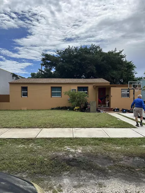 2114 Dewey St, Hollywood, FL 33020