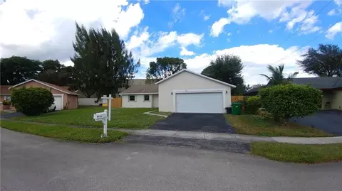 8711 NW 48th Ct, Lauderhill, FL 33351
