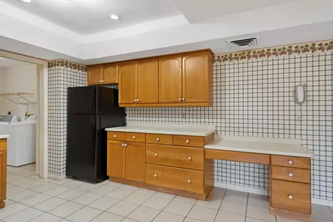 Kitchen - 6035 N 180th St N, Jupiter, FL 33458 photo 1 of 2