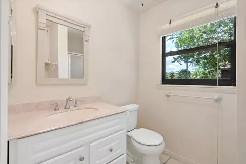 Bath - 6035 N 180th St N, Jupiter, FL 33458 photo 1 of 3