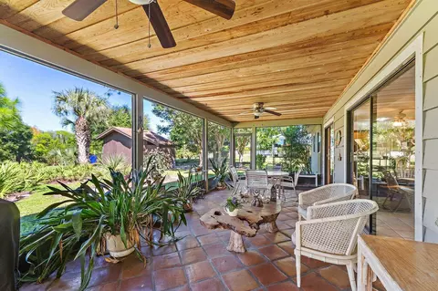 Exterior - 6035 N 180th St N, Jupiter, FL 33458 photo 9 of 13