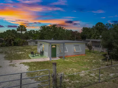 122 Julian Dr, Fort Pierce, FL 34946