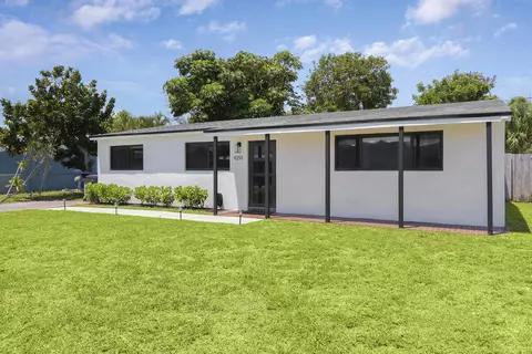 9291 Bloomfield Dr, Palm Beach Gardens, FL 33410