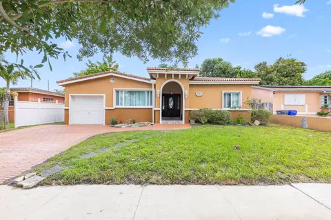 321 N 72nd Ter, Hollywood, FL 33024