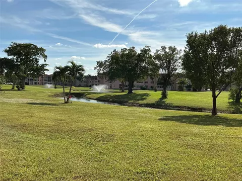9481 Sunrise Lakes Blvd #102, Sunrise, FL 33322