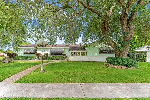 2118 W Palma Cir, West Palm Beach, FL 33415