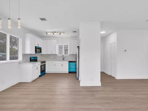 2410 NW 43rd St, Miami, FL 33142