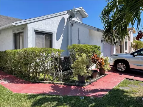1231 SW 112th Ave, Pembroke Pines, FL 33025