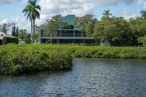8902 SE Marina Bay Dr, Hobe Sound, FL 33455