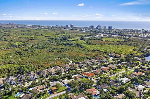 1715 W Hemingway Dr, Juno Beach, FL 33408