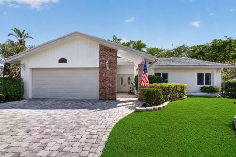 22340 Greentree Cir, Boca Raton, FL 33433