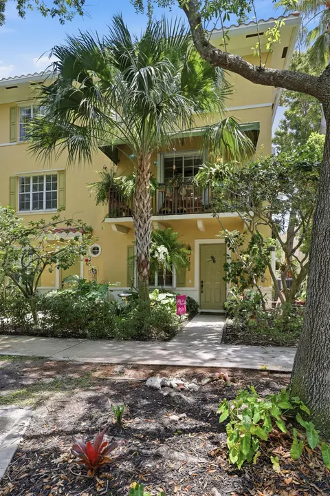 135 W Indian Crossing Cir, Jupiter, FL 33458