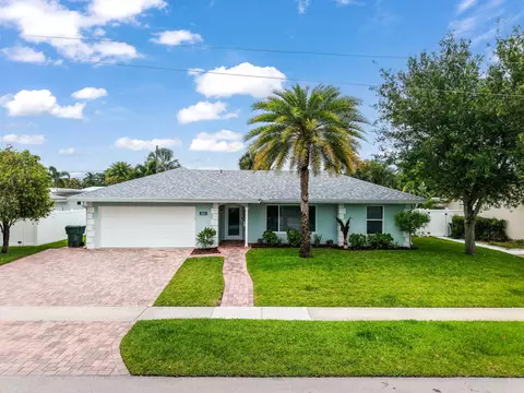 1041 SW 4th St, Boca Raton, FL 33486
