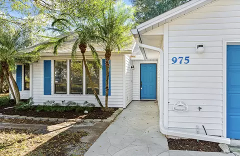 975 4th Ln, Vero Beach, FL 32962