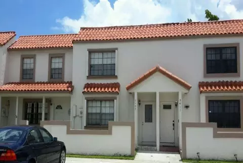 9409 NW 42nd St, Sunrise, FL 33351