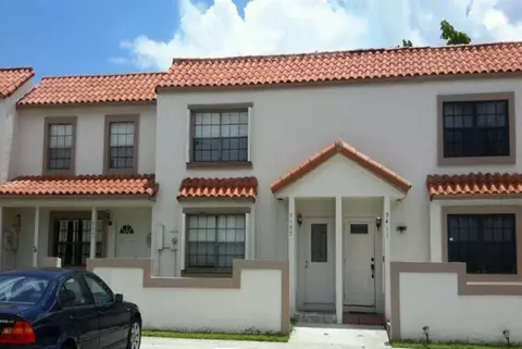 9409 NW 42nd St, Sunrise, FL 33351