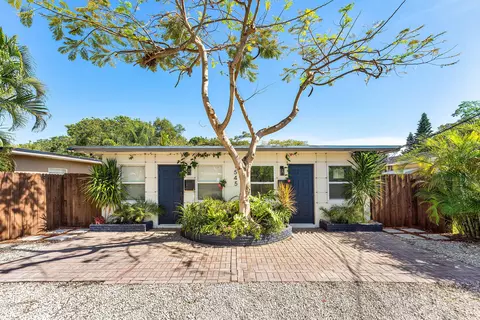 1545 NE 32nd St, Oakland Park, FL 33334