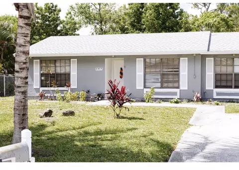 5437 Greenwood Dr, Delray Beach, FL 33484